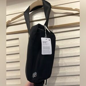 Lululemon black everywhere belt bag- NWT
